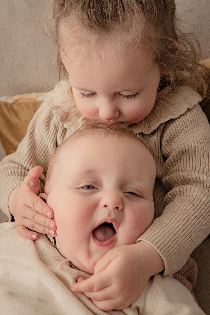 Kind met ouder, klein moment, echte verbinding